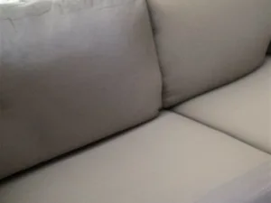 Jak czyścić plamy na kanapie