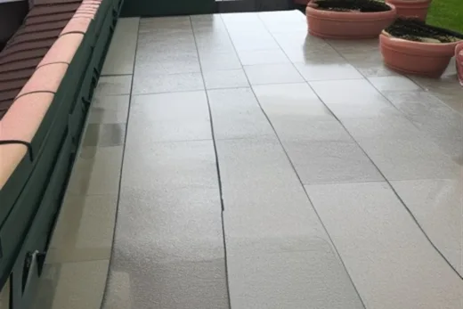 Jak wyczyścić bardzo brudne płytki na balkonie